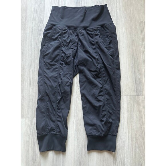 Lululemon‎ Women’s Black IN FLUX Jogger Crop Seift Pants 20.5” Size 6 - Picture 1 of 4